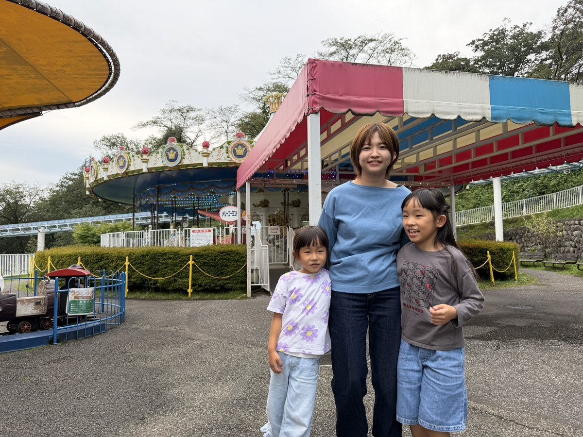 ramenshibahama's tweet photo. 【悲報】
遊園地で大人料金を出した、童顔の山本さん。
「中学生は子供料金ね！」と券を突き返される。 https://t.co/8ixxQlJE2V