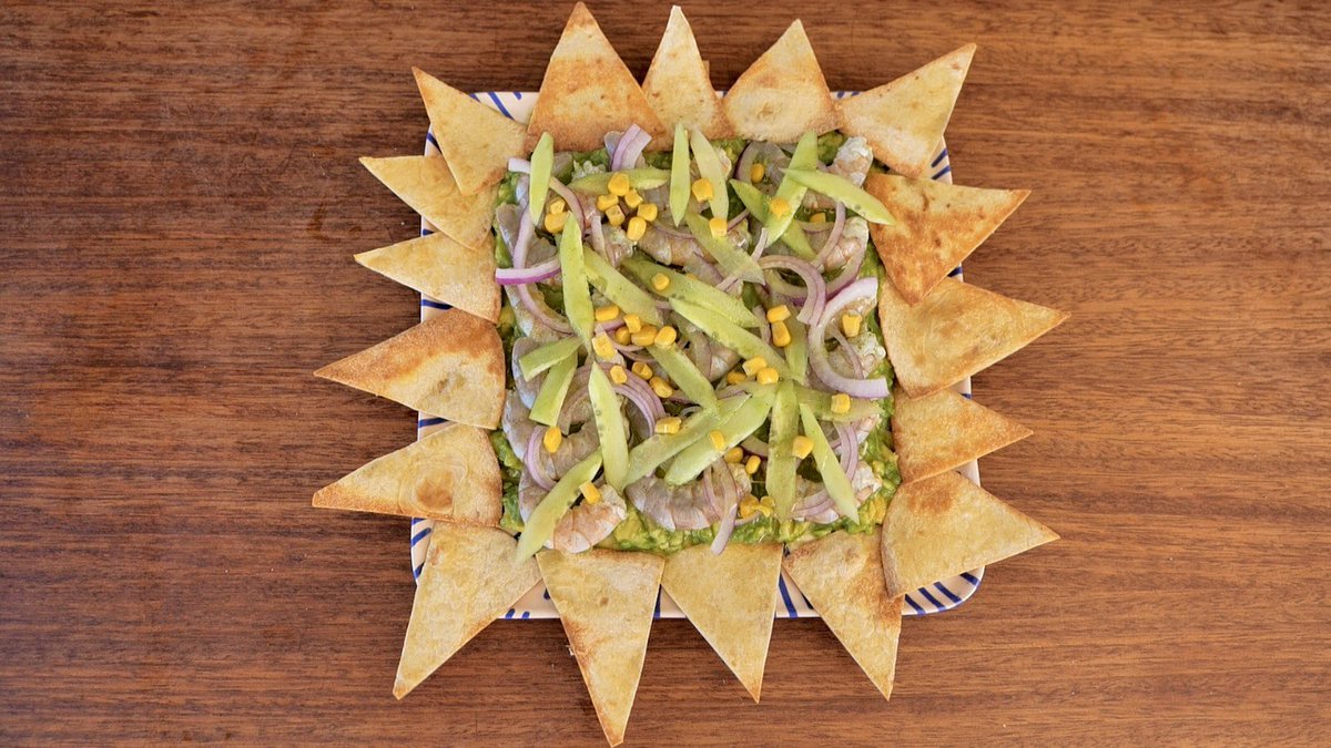 MiquelCalent's tweet photo. Avui a #FrediCalentIB3 aguachile de llagostins, la nostra versió d'arròs de palmer, shiromi bachiche peruà, peus de porc amb col, Tikka Masala menorquí, tassonets de llet preparada amb nous caramelitzades i cruixent de nou moscada...🍎🥯🍳🍔🐟🥩🍲🧁🍪👨‍🍳🎊🎉 https://t.co/HUdtlf2BRv