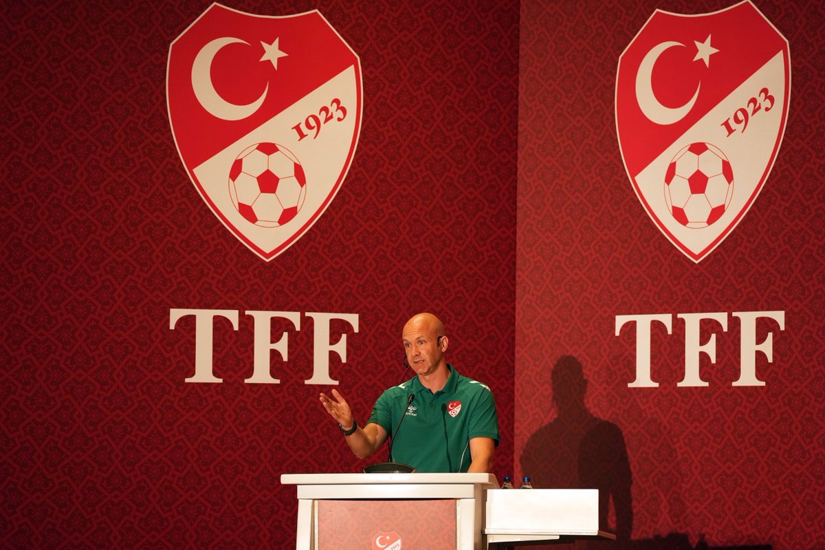 Fener's tweet photo. "MHK'nin başına geçici olarak Anthony Taylor atanacak."

(Hürriyet) https://t.co/lKlHjTkN0h