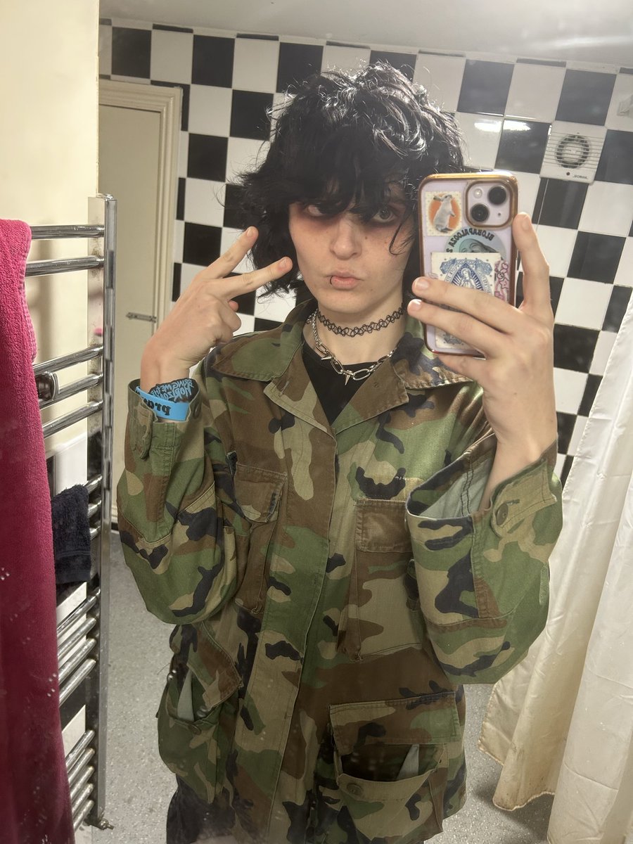 fused2gether's tweet photo. I’m back and my tits are out https://t.co/RMNlc6DjzW