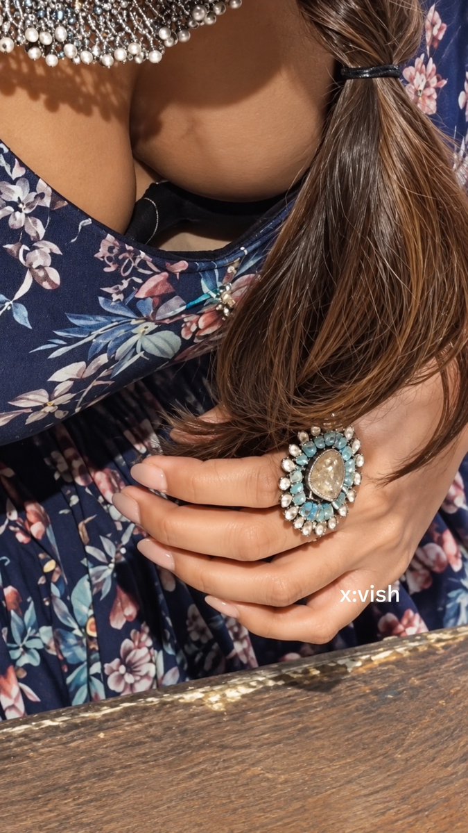 DekhL0's tweet photo. Revealed the black magic.
#NidhiAgerwal 
#Nipple https://t.co/rVQnindI4i