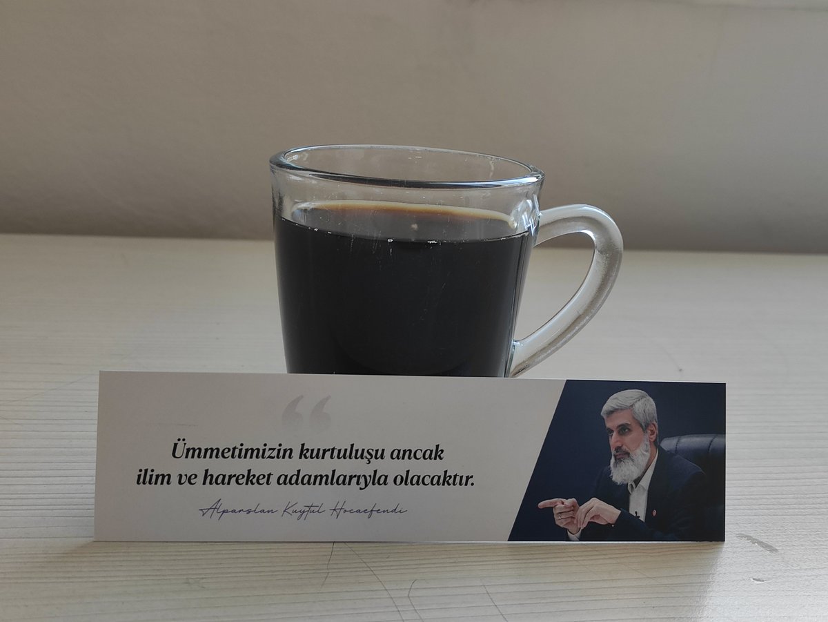 ibrahim_krml01's tweet photo. Ümmetin kurtuluşu için ömrünü feda edip bedel ödeyen Kıymetli Hocam'la çay/kahve içiyoruz...

#GönüllerBirOlsun https://t.co/6sQeL92WwH