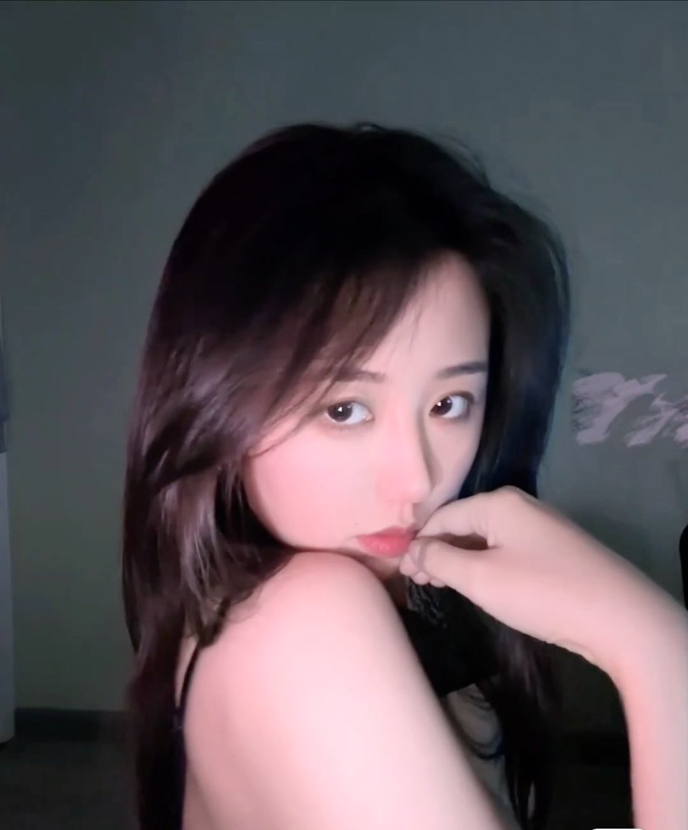 laura07ds1's tweet photo. 可以交个朋友吗？gehemen

有人要锐评我的福吗

1：看福    2：看🐻 https://t.co/fr3DMxVWzz