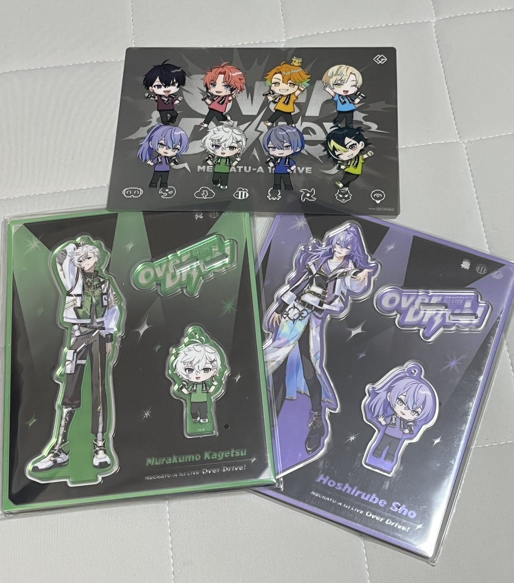 utane_215's tweet photo. グッズ届いたー‼️
反射えぐくて真上から撮れなかった😭 https://t.co/0oCeK5eDez