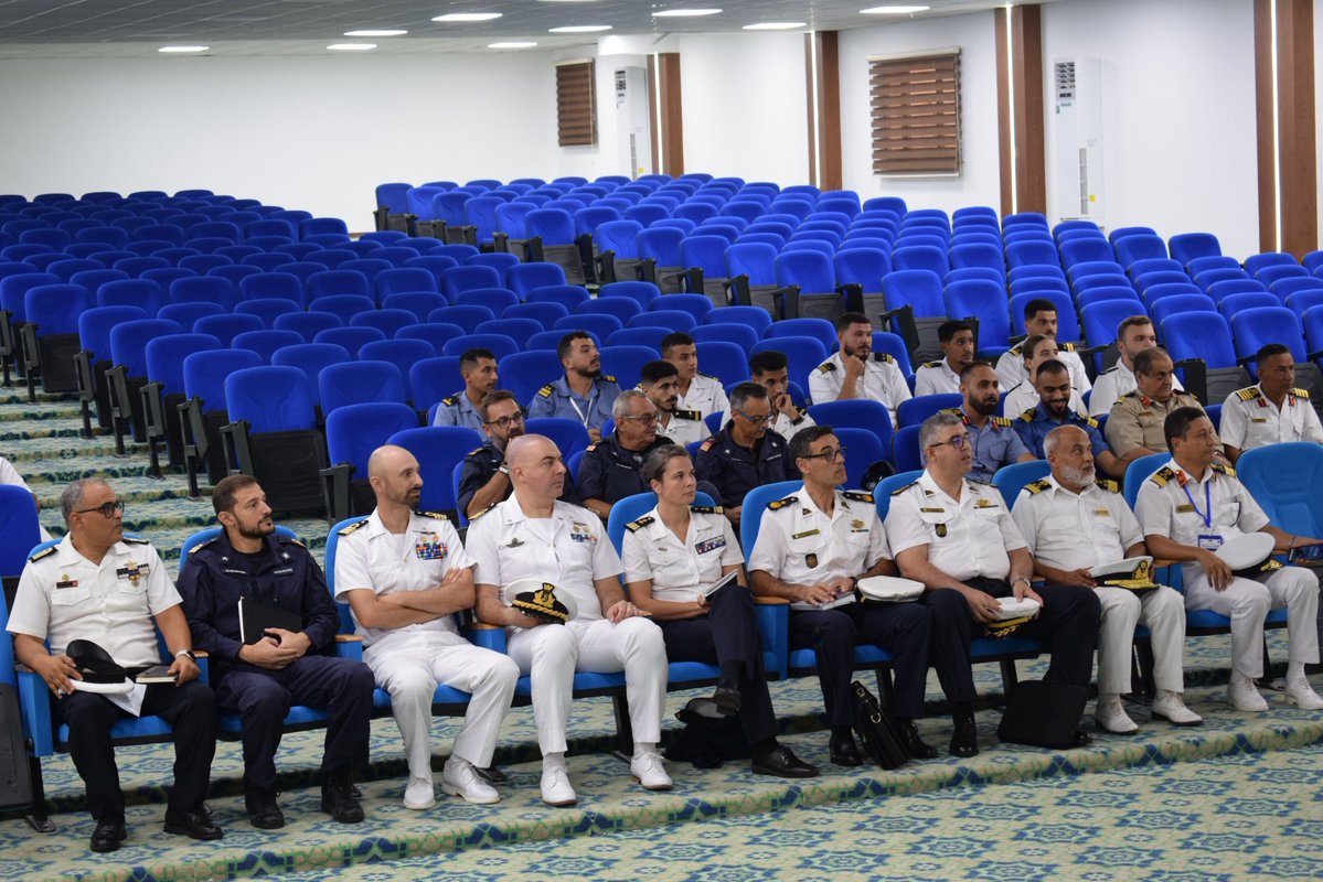 ItalianNavy's tweet photo. Terminata la #SeaBorder26, 15ª esercitazione dell’iniziativa “5+5 Defence”, condotta al largo di Tripoli e che ha visto la partecipazione di navi ed equipaggi provenienti da dieci diverse Marine mediterranee, per un intenso scambio di esperienze e un proficuo lavoro di squadra, il tutto orientato ad una sempre crescente cooperazione per la sicurezza nel Mediterraneo.

#IlGrandeEquipaggio