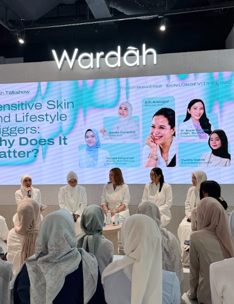 arianiyuliaaa's tweet photo. kulit sehat nggak cuma soal skincare, lifestyle juga penting. cari tau cara jaga skin longevity di Wardah Skinverse Skin Longevity Clinic tanggal 29 September - 6 Oktober 2026 di SPAC8 ASHTA. daftar: https://t.co/zy7TrpGoTQ #WardahSkinLongevityClinic https://t.co/Q5wlCn6lrg