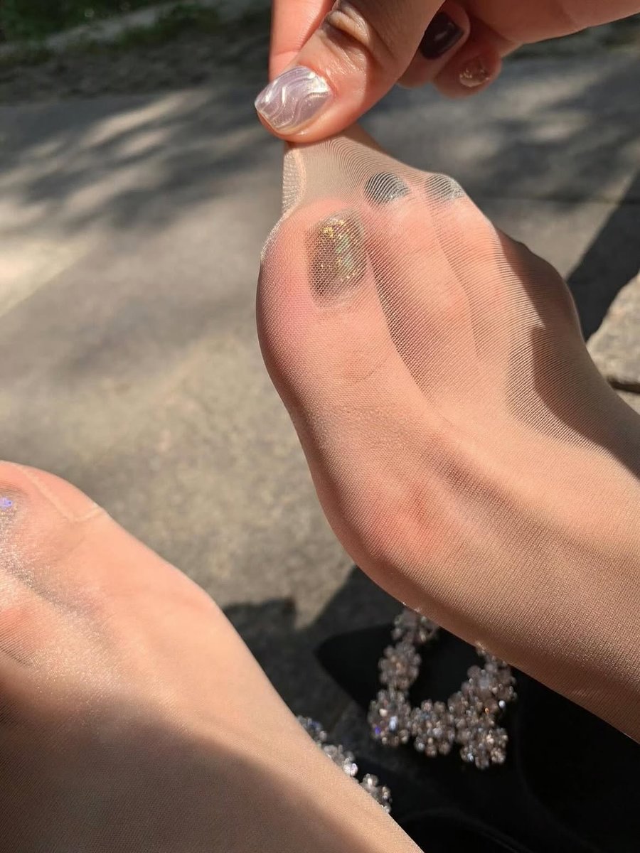 TracySolishshu's tweet photo. 除了会视奸、口嗨还会干嘛？足你一下你受得了吗？#反差 #足控 #女大 #脚 https://t.co/hwyoP1aLEo