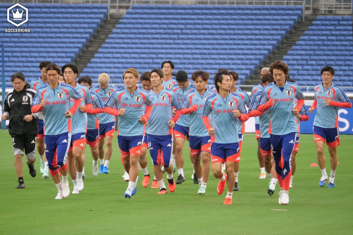 SoccerKingJP's tweet photo. 🇯🇵レポート📝
追加招集の望月ヘンリー海輝＆荒木隼人が合流！日本代表、中2日で迎えるエクアドル戦へ最終調整
https://t.co/9WO0ONnimA

🗣️編集部より
「横浜国際総合競技場での日本代表戦は、2021年3月の韓国代表戦（日本が3-0で勝利）以来、約5年半ぶりとなります」 https://t.co/FjRw6Ife87