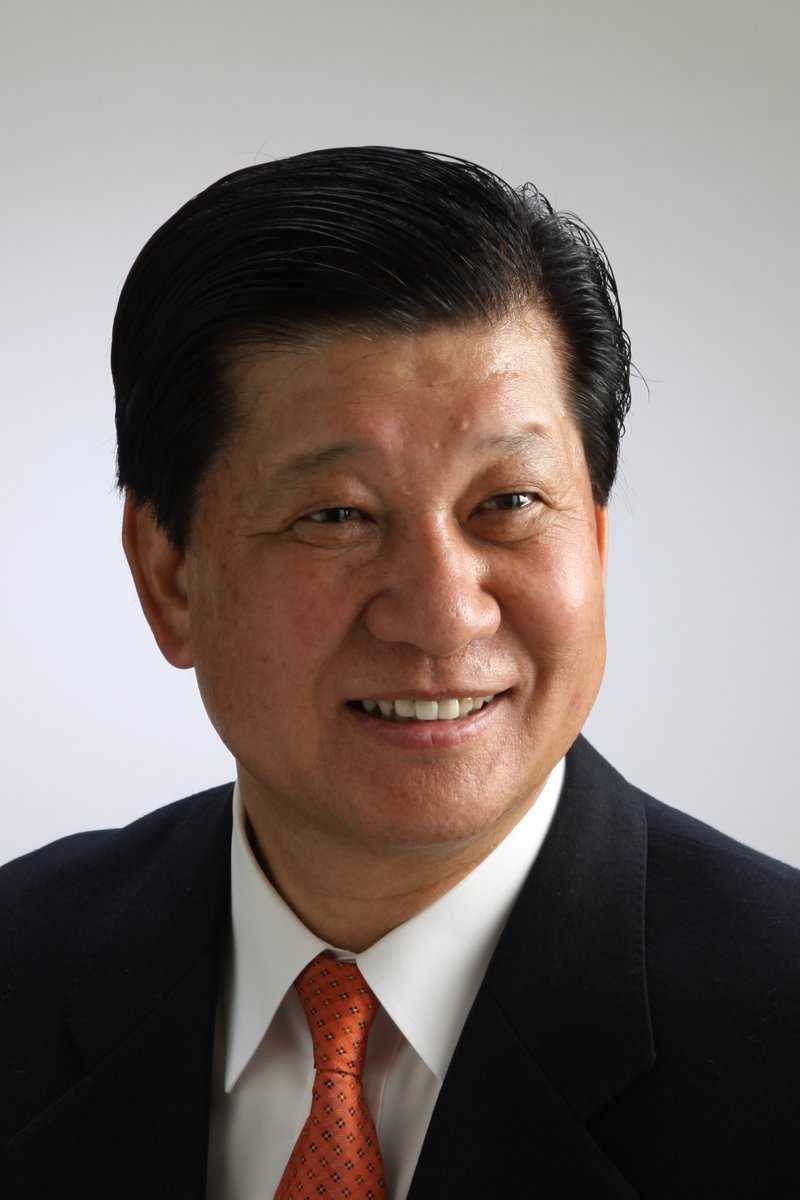 sngtk's tweet photo. 本日、自民党の石川憲幸県議の後援会の方とお話しをさせてもらった。

石川県議といえば、兵庫県知事選挙で金沢和夫氏の支援を決めた兵庫自民の方針に反発し離脱し、齋藤元彦氏に出馬要請した県議11人の中でも中心的な人物で、内部告発問題では百条委員会設置をめぐる採決で党議拘束に反し反対票を投じ、齋藤氏支持を貫いた。

2023年の県議選を前に一旦は引退表明していたが、斎藤元彦知事から「一緒に県政を支えてもらいたい」と強い出馬要請を受け7期目の挑戦を決意された。

今年の5月に神戸新聞で今期限りでの引退が報じられ、去就が注目されていたが、後援会の方のお話によると、やはり引退の決意は固いという。

しかも既に内々に後継指名をしていて記者会見も予定していると言う。具体的な名前は教えてもらえなかったが、周辺を聞き込みした限りでは丹波市議で現在3期目のT氏(49)のようだ。