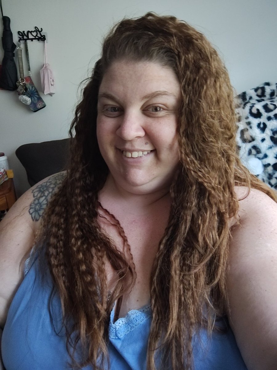 CurvyBethxx's tweet photo. New hair style, what do you think? https://t.co/oXVvBphhxM
