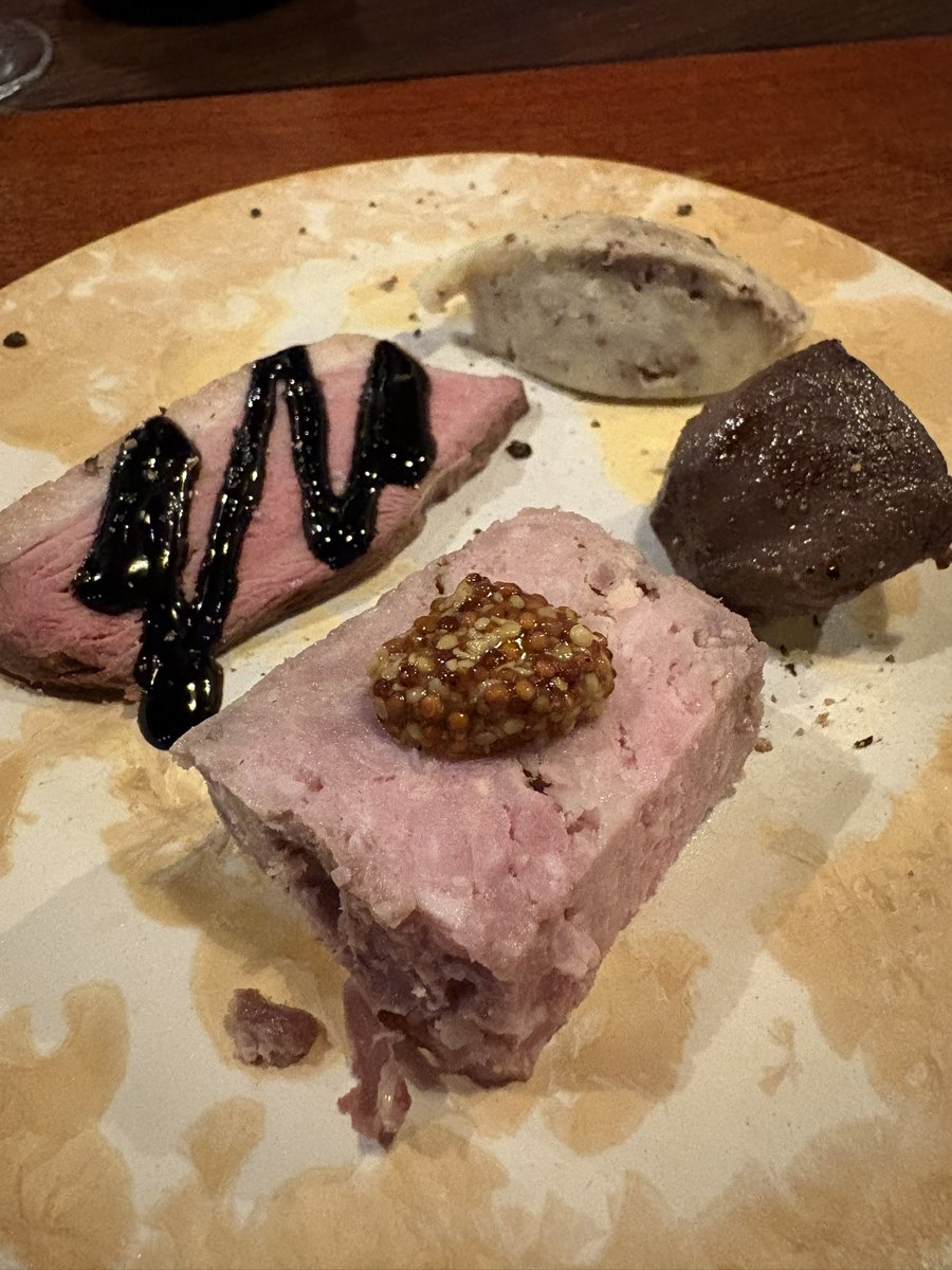 into_wines0531's tweet photo. 鴨をたくさん食いたきゃTROMBAへ行くのが良いカモ。鴨をふんだんに使ったコースはすごいカモ（断定）

📍TROMBA（神楽坂） https://t.co/5lpx6bzahz
