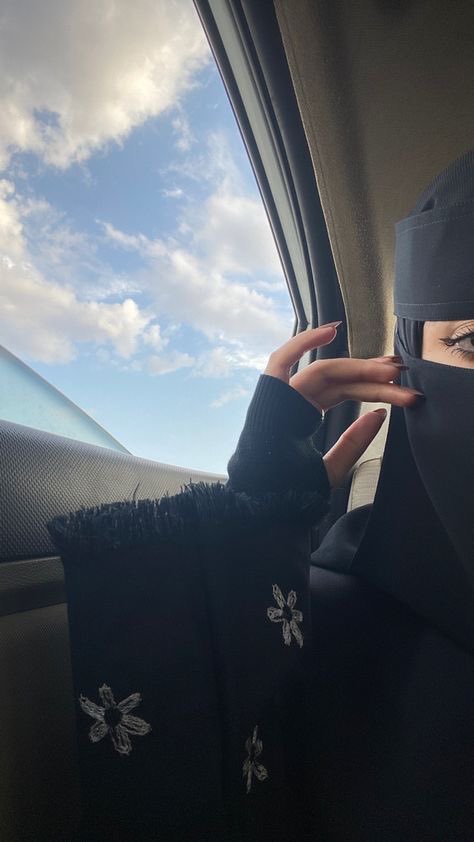 Nouf_jedd's tweet photo. الله ياخذ الدوام 🥹
بنتكم تعبانة 💅🦥 https://t.co/Xixrev1tpE