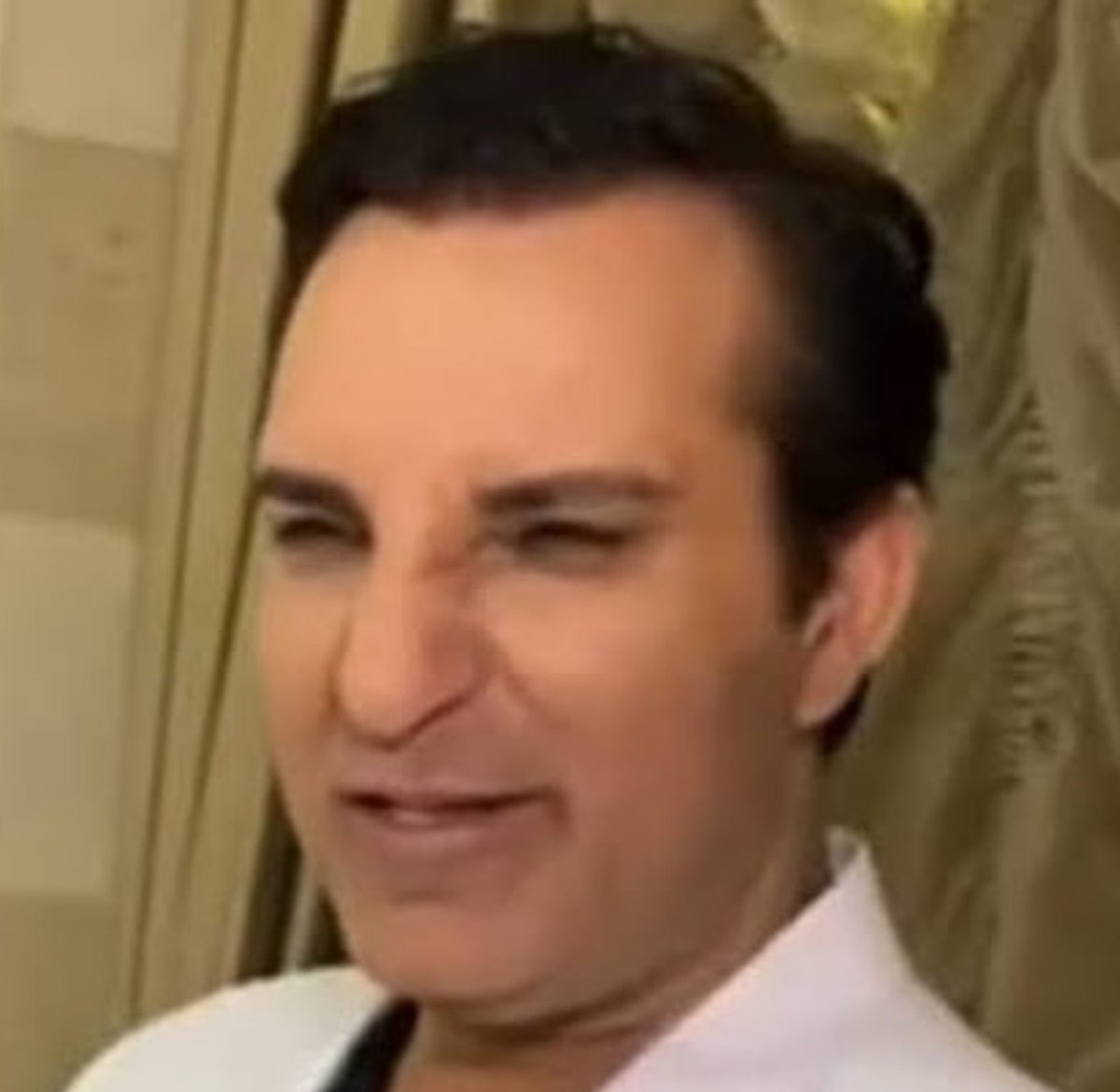 cmcrn1980's tweet photo. "Bende hiç estetik yok."

Rafet El Roman - Rafet Yaşdut

Hangi estetik merkezine gitti isen söyle de yanlışlıkla gitmeyelim sayın Yaşdut...

🤣🤣🤣 https://t.co/uOAKPKJAQ4