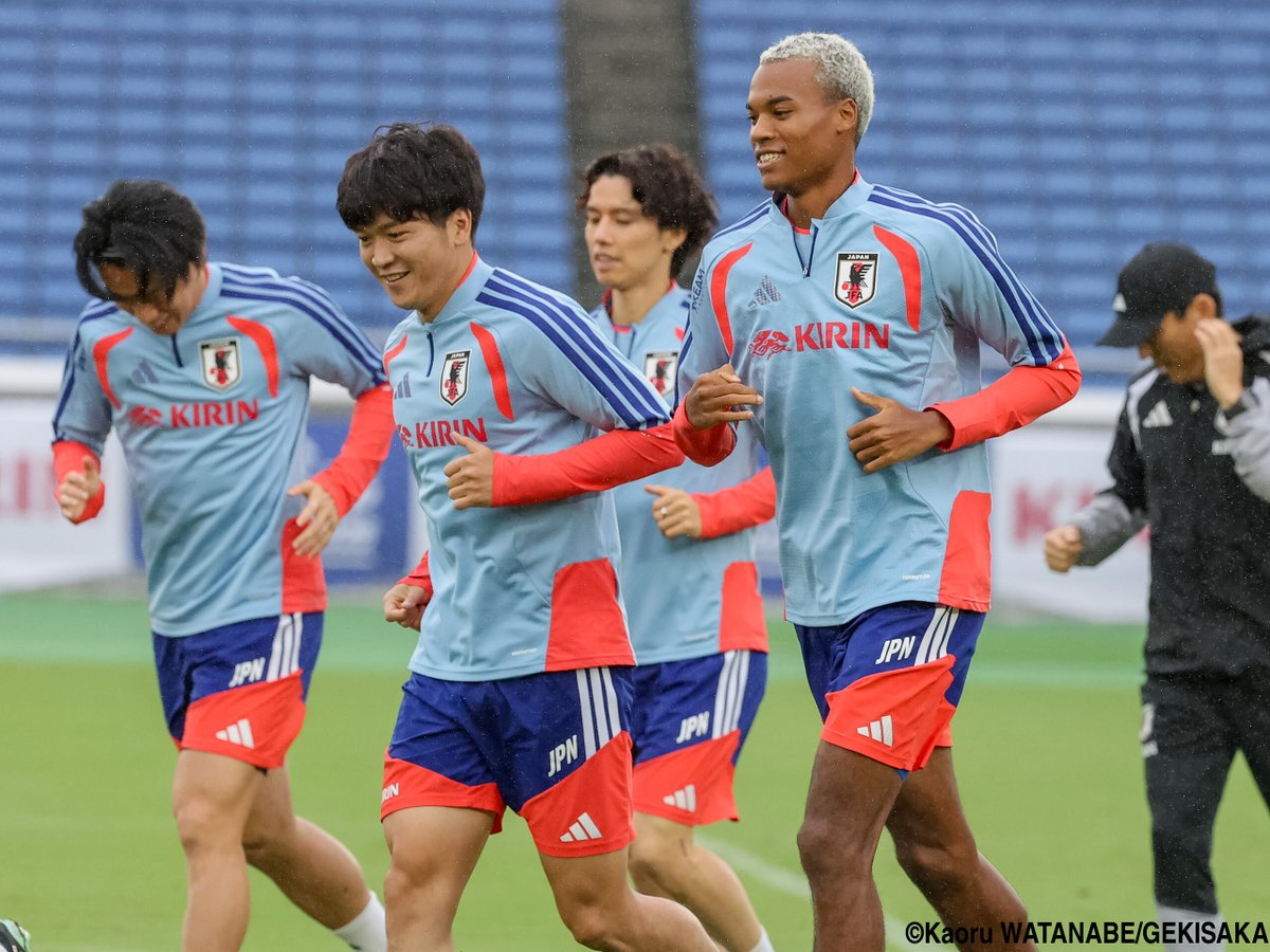 gekisaka's tweet photo. 追加招集の荒木隼人と望月ヘンリー海輝が合流…森保J、28人で難敵エクアドル戦へ

https://t.co/BxbCMs3U6F

#サッカー日本代表 #daihyo #アジアカップ #AsianCup #ゲキサカ https://t.co/F4umu7coZa