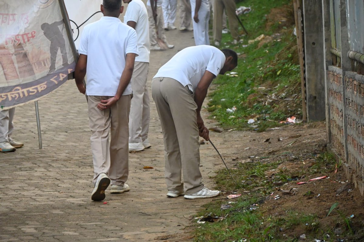 147BNCRPF's tweet photo. "Swachhata Mein Sahbhag: Swachh Bharat, Viksit Bharat – 26 " On 30 September 2026, 147 Bn CRPF organized a cleanliness @ Kashipur Market.
@crpfindia
@HMOIndia
@PIBHomeAffairs
@PMOIndia
@SwachhBharatGov
@swachhbharat
@MoHUA_India
@MoJSDDWS https://t.co/6HVzKPqRx1