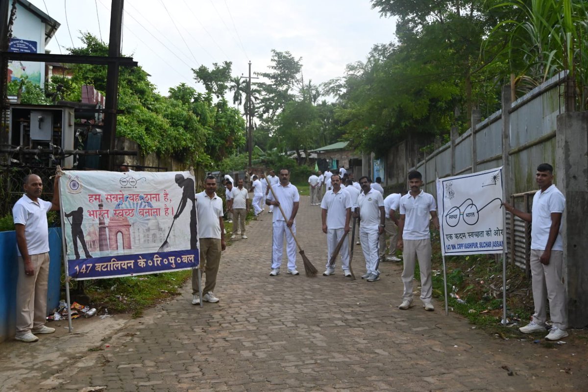147BNCRPF's tweet photo. "Swachhata Mein Sahbhag: Swachh Bharat, Viksit Bharat – 26 " On 30 September 2026, 147 Bn CRPF organized a cleanliness @ Kashipur Market.
@crpfindia
@HMOIndia
@PIBHomeAffairs
@PMOIndia
@SwachhBharatGov
@swachhbharat
@MoHUA_India
@MoJSDDWS https://t.co/6HVzKPqRx1
