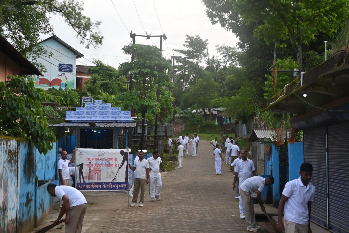 147BNCRPF's tweet photo. "Swachhata Mein Sahbhag: Swachh Bharat, Viksit Bharat – 26 " On 30 September 2026, 147 Bn CRPF organized a cleanliness @ Kashipur Market.
@crpfindia
@HMOIndia
@PIBHomeAffairs
@PMOIndia
@SwachhBharatGov
@swachhbharat
@MoHUA_India
@MoJSDDWS https://t.co/6HVzKPqRx1