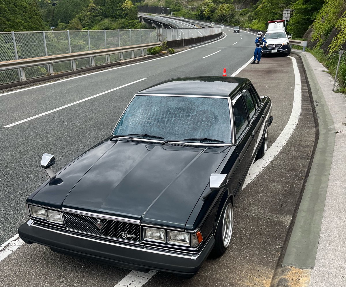 51_gx60's tweet photo. #お前らの大ピンチをみたい 
高知道走ってたら突然目の前が蜘蛛の巣になって横転
お巡りが5分で登場 https://t.co/oZDH1p4Z2q