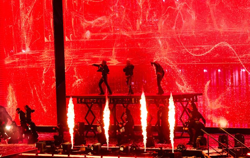 solysombra0518's tweet photo. 👑🏟️🇬🇧
NME | BIGBANG ロンドン公演:
結成20年を経てもなお、多くの魅力を放ち続けるK-POPの王者たち ①
文:リアン・デイリー🙏|2026年9月28日
🔗https://t.co/hlavR9YWLl
#BIGBANG
#COSMOS_WORLD_TOUR_IN_LONDON #COSMOSinLONDON https://t.co/aUx4vekRt9