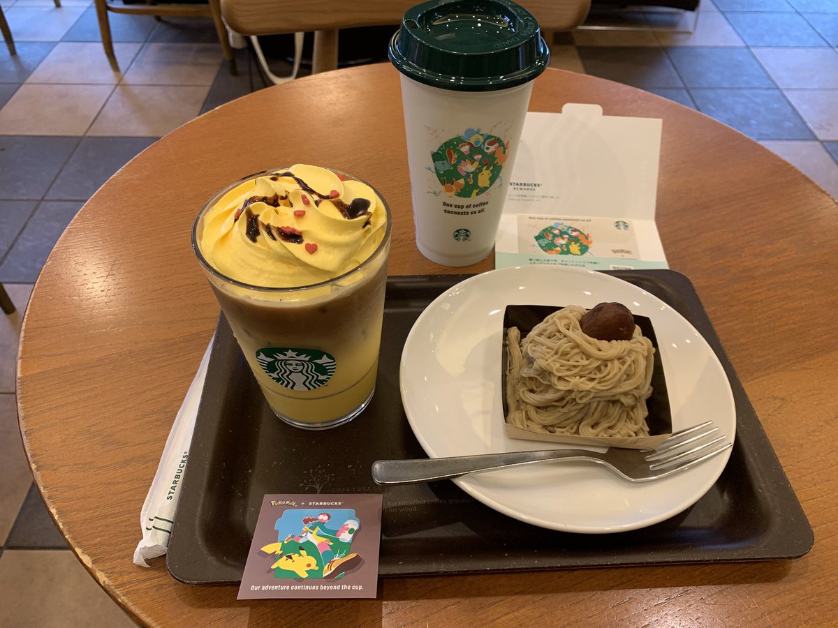 T_Miwachi's tweet photo. ピカチュウハニークリームラテと手しぼり栗🌰のモンブラン♪
鎌ヶ谷店はステッカーもまだ貰えた。
ラテが先に無くなりそうらしい。
カップとついでにカードも売ってたので買っといた。 https://t.co/ScqZjADcSJ
