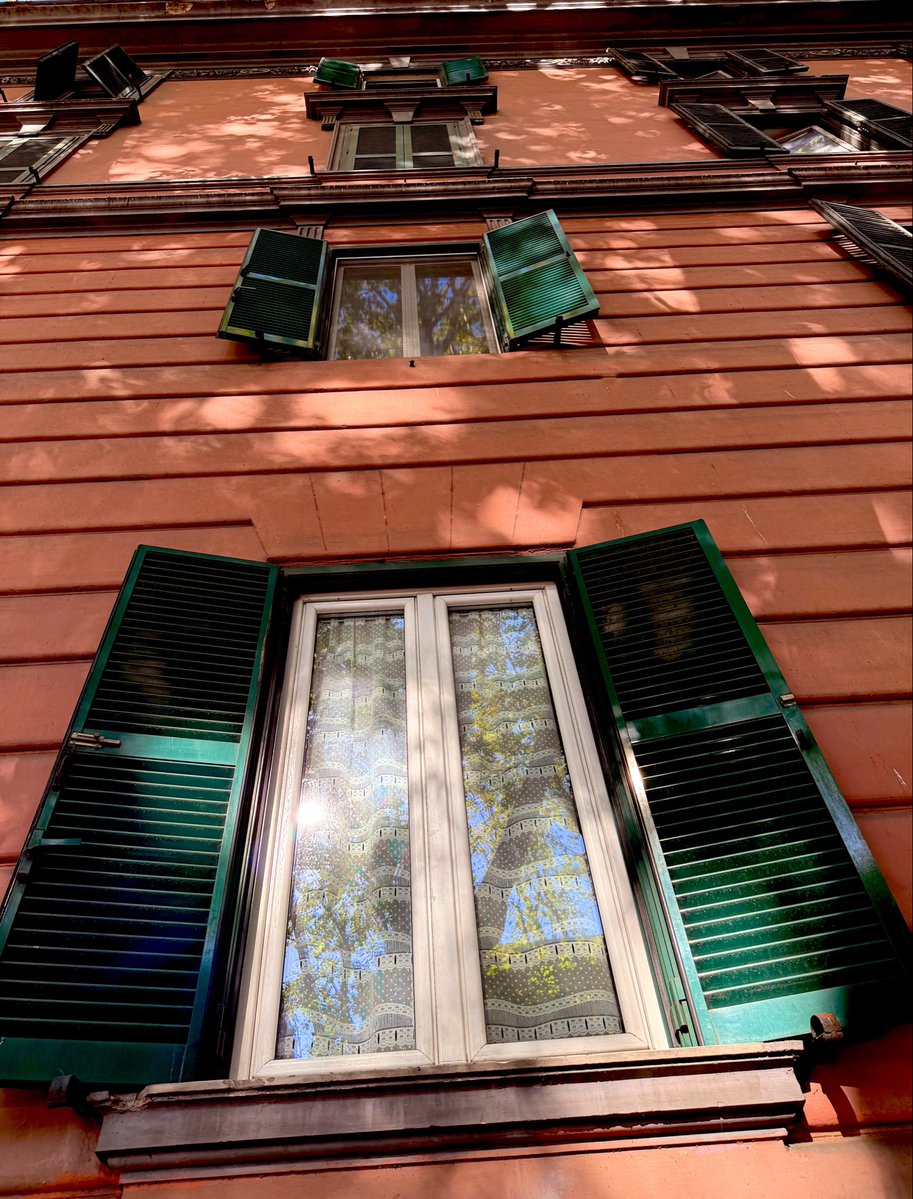 arksangel's tweet photo. #WindowsonWednesday #Italiandiaries #WheninRome #RomanHoliday #StreetPhotography #Photographylovers #Travels https://t.co/eQTdxGPuCb