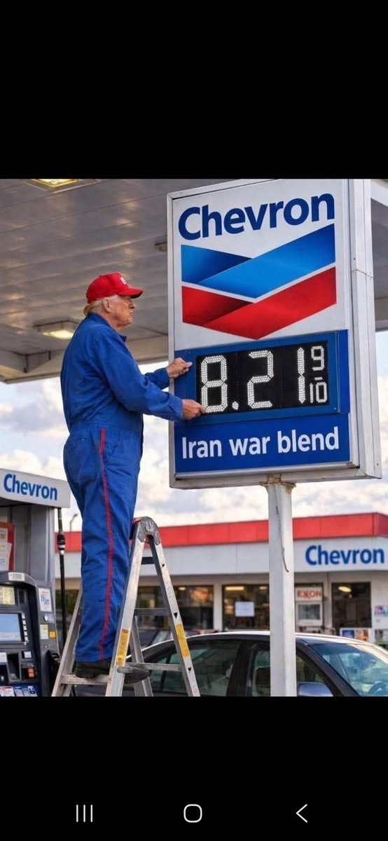 Pa_Kettle69's tweet photo. @Damaan4u33 Gas prices will drop like a rock and you'll get that $5000 grand, after the Midterm election. 😃 https://t.co/XnA8ueeWga