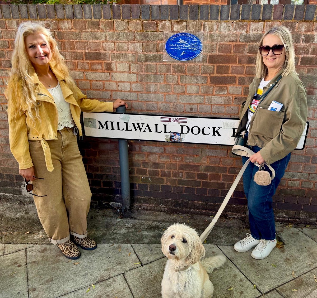 MillwallTour's tweet photo. Judging by some amazing feedback and reviews - everyone had a great time on the Isle of Dogs on 2 tours over the weekend.
Next event Sat 14th Nov https://t.co/r0ByKOGNHo
#MillwallHistoryTour #MillwallHeritage #EastLondonHistory #MillwallFC #IsleOfDogs #Docklands #AlexNeilEA https://t.co/wOdX0px2Ey