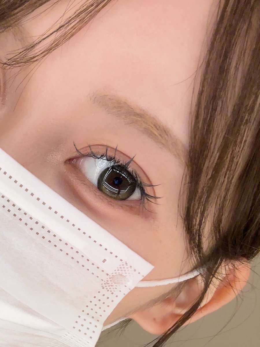 そういえば二重してから半年以上たつけどめちゃくちゃ好みの目になった
幅もめちゃくちゃ自然!薄メイクが一番盛れる! https://t.co/2qWaL3hRGF