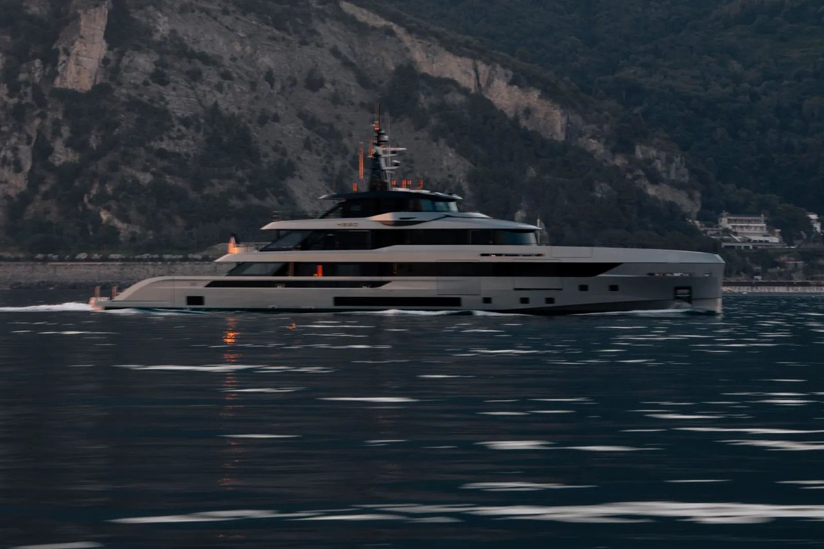 kotecinho's tweet photo. Rossinavi M/Y HEED https://t.co/h4s34eVrBI