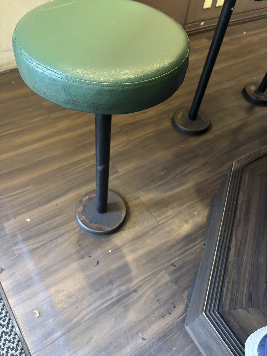 manbouyashiro's tweet photo. 店舗の多いチェーン店のカレー屋
ずっと浜田省吾さん
『もうひとつの土曜日』
が壊れて流れてる
10秒間を鬼リピ無限ループ
約30分店内に居て
ちと頭が変になりかける😭
外国人店員さんは日本テクノと思ってか無反応
この後のラジオで流してもらって脳のツカエをとりたい

＃スカロケ
 ＃壊れた土曜日 https://t.co/Vp0fzMo6dr