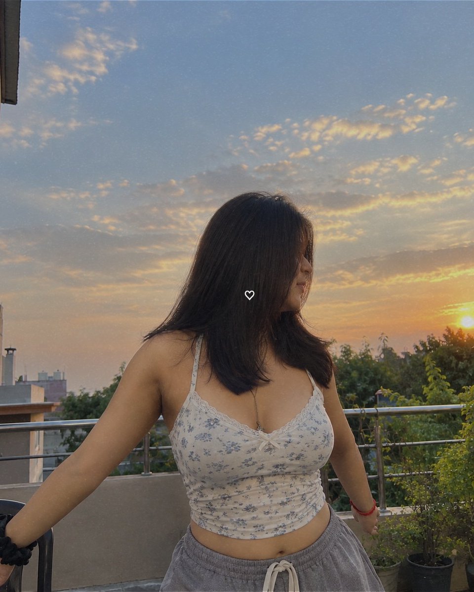 goddessnayra's tweet photo. Stare all you want but you have to earn my attention. https://t.co/JuFB8QfCLv