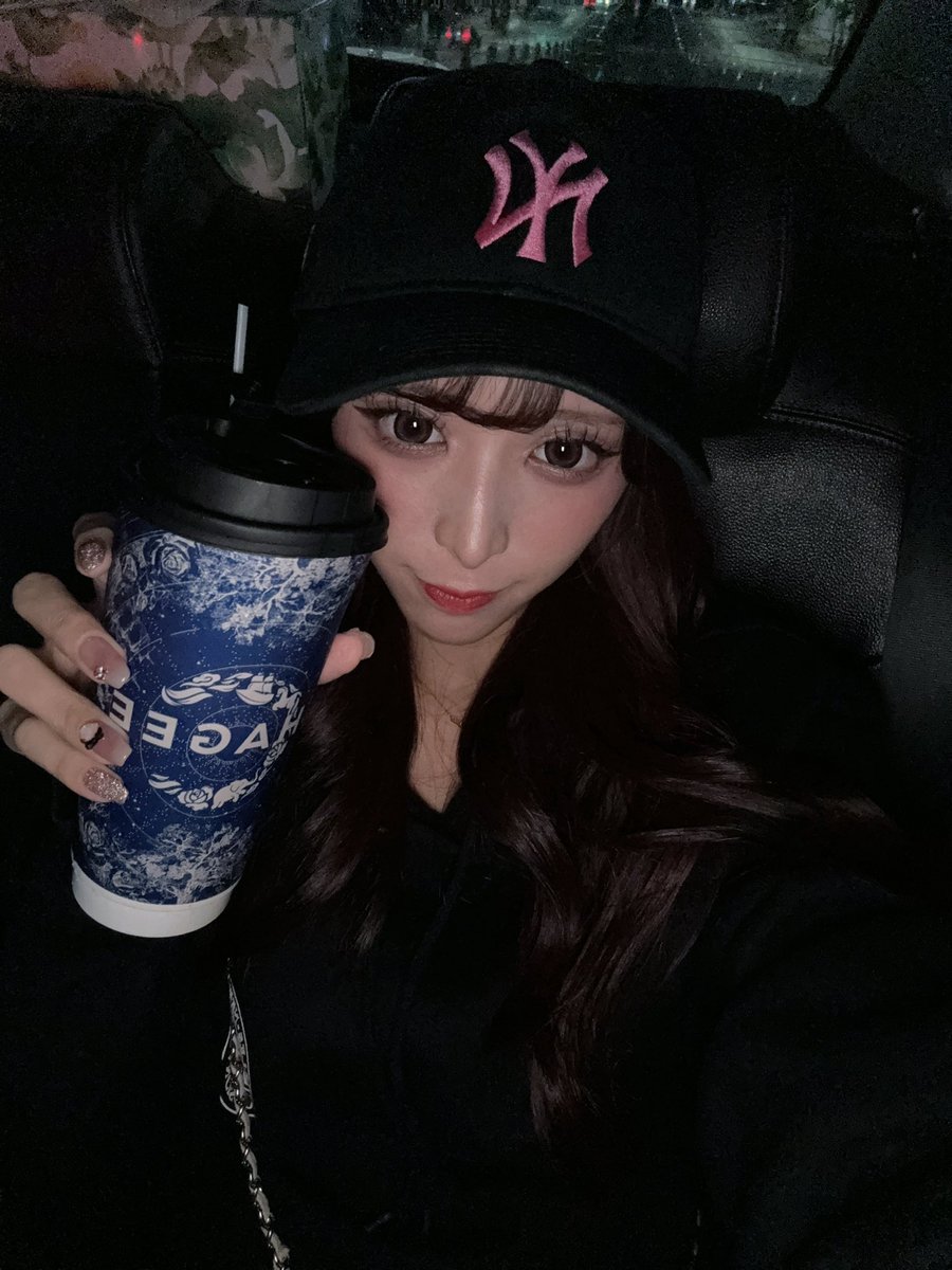 g2edg's tweet photo. 韓国行ってた！💘
明日から10がつだね🎃✨️
出勤がんばる^>𖥦<^
 #ミナミコンカフェ #コンカフェ営業ください  #大阪 https://t.co/edzCZXmvjP
