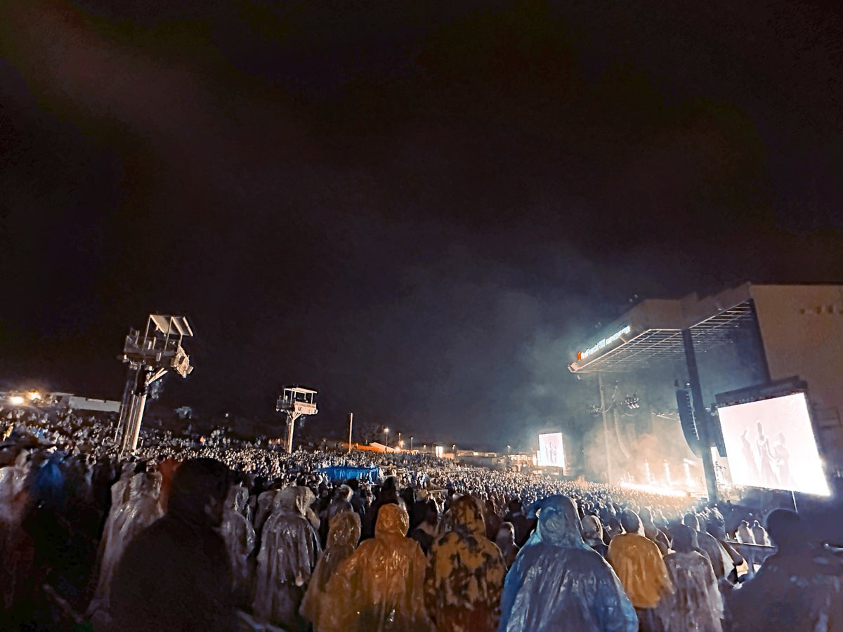 BABYMETAL_JAPAN's tweet photo. Thank you so much for coming out in the rain to see us on the BABYMETAL WORLD TOUR 2026 in Albuquerque, NM🌶️🏜️
#BABYMETAL #IsletaAmphitheater https://t.co/0uFWDayNZC