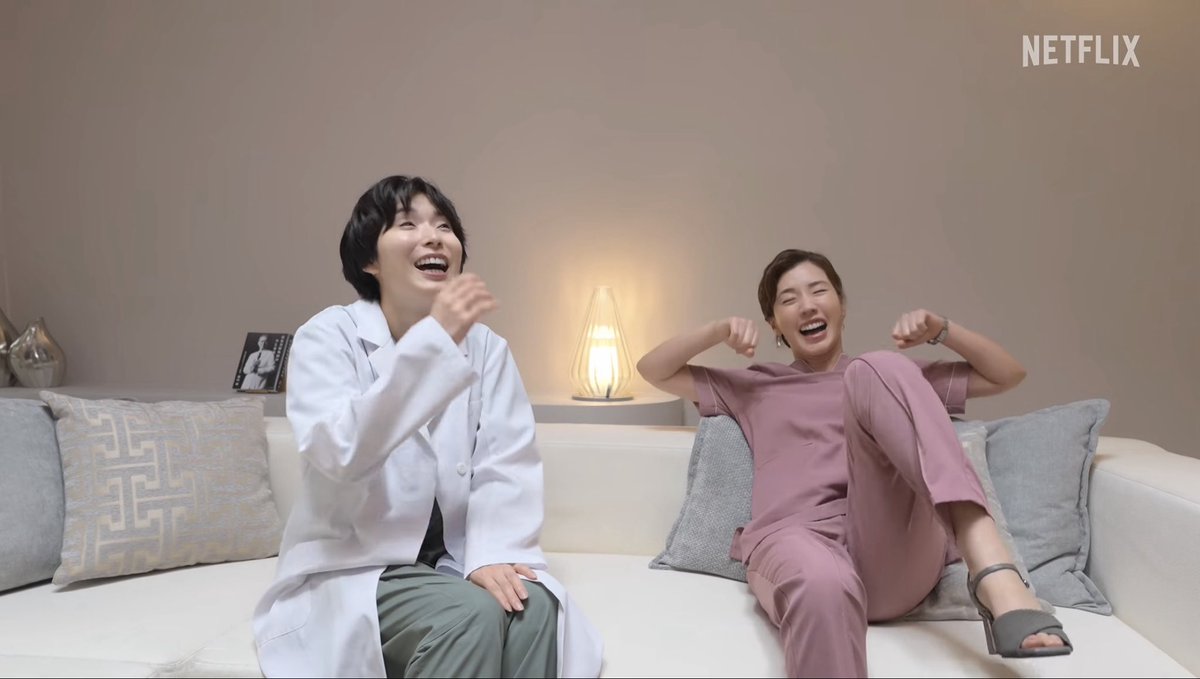 once_omayu_'s tweet photo. 沼田文と遠山凛が絶対しないポーズしてる https://t.co/lb8BpOCBe7