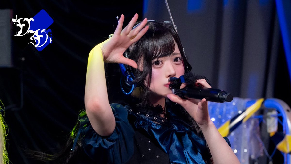 VVSiS_Official's tweet photo. 【 #VVSiS 公式YouTube更新🎥✖️】

『【LIVE MV】 『迷子センター』を投稿しました💙✖️』

▶https://t.co/v7HeDP6idO

せーので溺れて？📢✖️

#ビビシス https://t.co/RbG0nCQQ2E