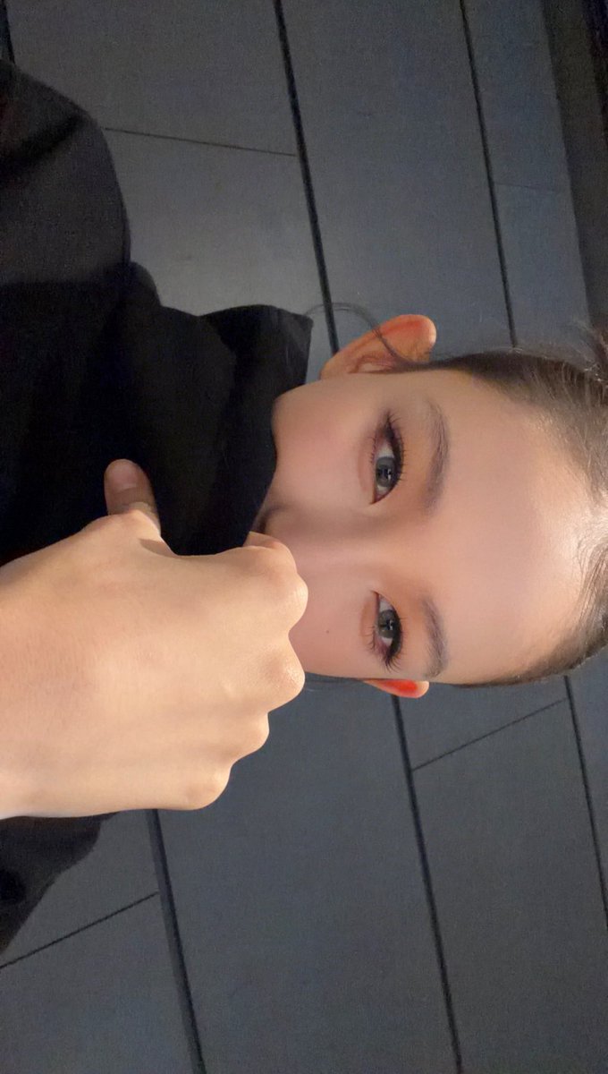 Yihani_0107's tweet photo. 260930 위버스 포스트 #이하늬 #YIHANI

여러붕 오늘은 어떤하루를 보내고 계신가욤! 갤러리를 정리하다가 오랜만에 안 올렸던 셀카들을 찾아서 이렇게 올려봐요! 히히 오늘도 행복한 하루 보내세욤 ♡ https://t.co/mZs1Hwe9lo