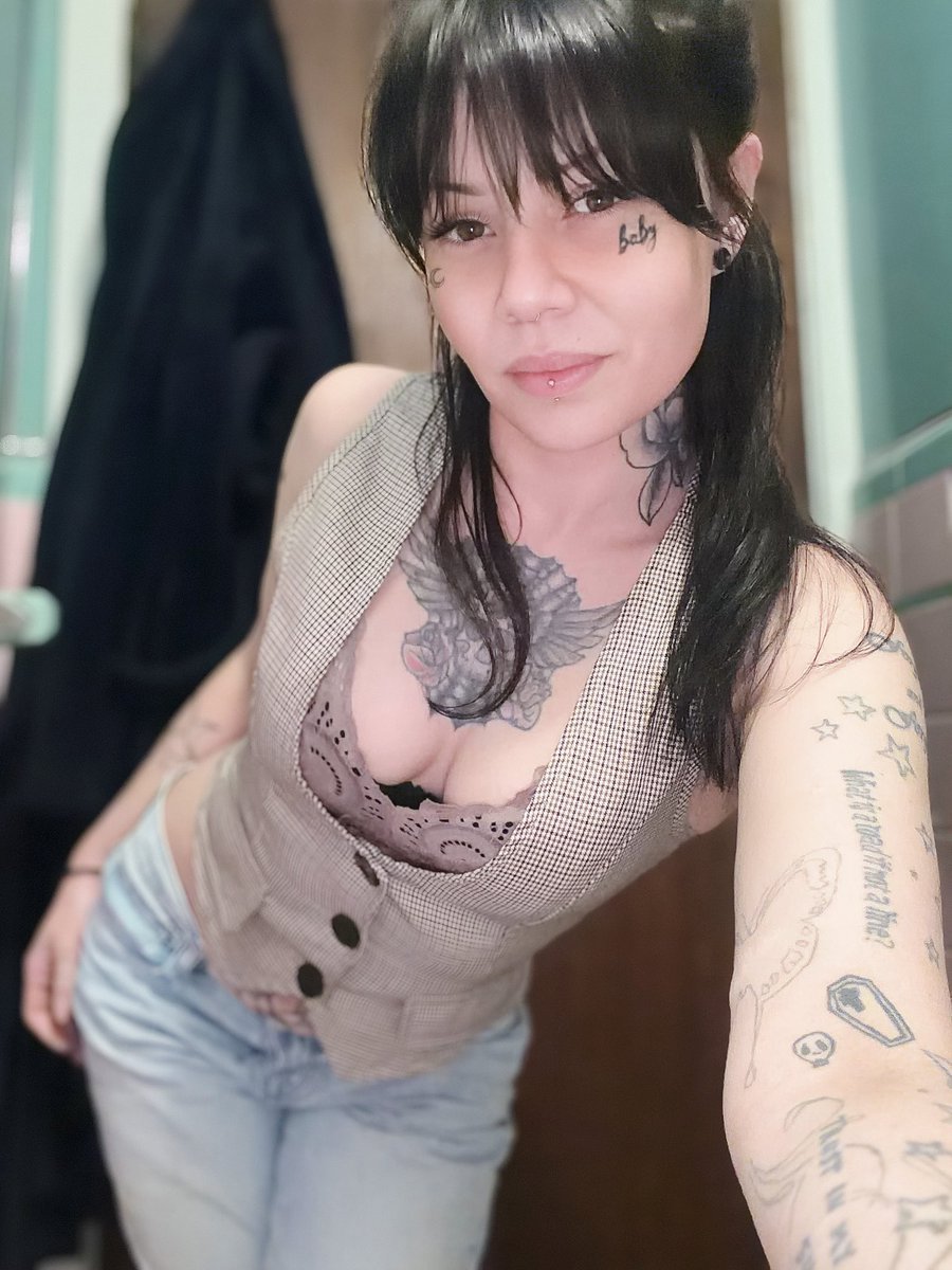 AnnaSilkMarie's tweet photo. #altmodel #model #tatted #altgirl https://t.co/uxREt9DvuP