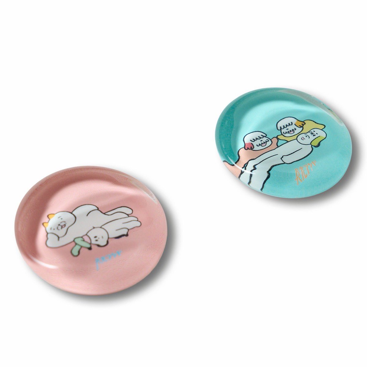 TAKALAKA_MASAKA's tweet photo. TAKALAKA × 西山宏太朗 
犬光ランド 第4弾 商品詳細①
Artwork by makomo

♢ITEM：
犬光ランド "ペンぺとピンピ 全員集合" CHOPSTICK REST SET

【受注期間】
2026年10月2日(金)19:00~
2026年10月8日(木)23:59:59
【発送予定】
2026年11月中旬~11月下旬

詳細はこちらから💁‍♂️
https://t.co/sowjpHvXoB https://t.co/tF4y0jYRSR