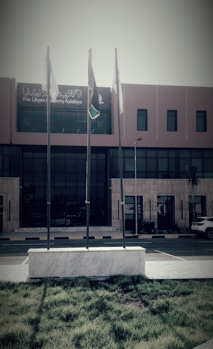Samra18783954's tweet photo. من اليوم انا ضد عمل المراة ليش نطلع ونتعب نبي نتريح ف الحوش ومرتبي  اهم شي مايوقفوه 🫠

              #صباح_الخيـر وبس https://t.co/HFmt3ptxNp
