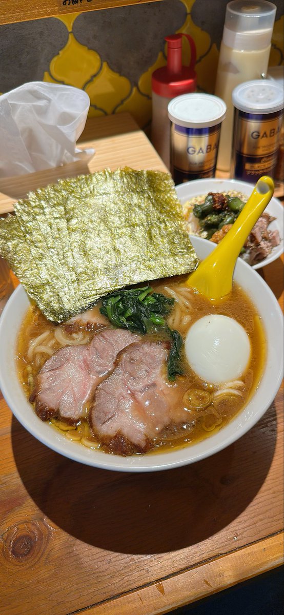 Magata27559's tweet photo. #2026年257杯目
#ハウスラーメンヌードルズ
#ライス中コロチャーサービス
#卓上青かっぱ漬けニンニク八味ペッパーマヨブラぺ
#再開店後初訪問さすがの丼顔
#豚キリっとスープ美味すぎる
#安定の太短い大橋製麺
#９月３０日で３０杯目
#亀有ラーメン
#家系ラーメン https://t.co/CxjsYmYC3I