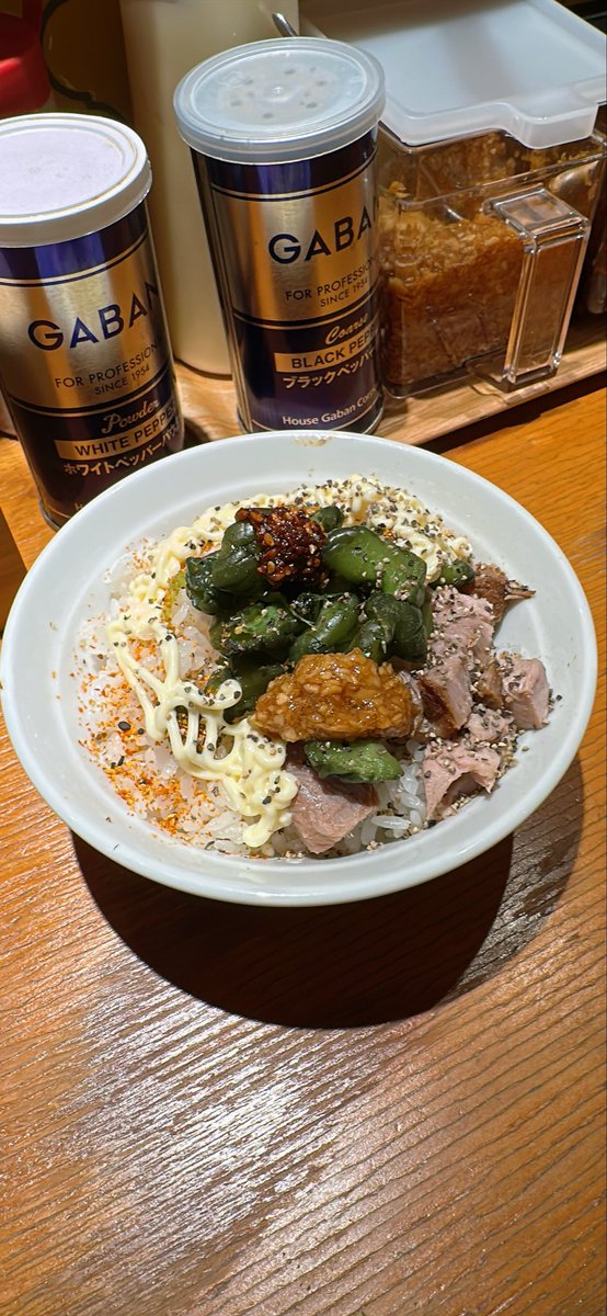 Magata27559's tweet photo. #2026年257杯目
#ハウスラーメンヌードルズ
#ライス中コロチャーサービス
#卓上青かっぱ漬けニンニク八味ペッパーマヨブラぺ
#再開店後初訪問さすがの丼顔
#豚キリっとスープ美味すぎる
#安定の太短い大橋製麺
#９月３０日で３０杯目
#亀有ラーメン
#家系ラーメン https://t.co/CxjsYmYC3I