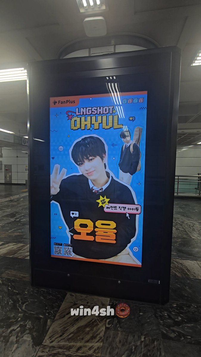 win4sho's tweet photo. best fancam idol😎😎 @ 논현역

#오율 #OHYUL #롱샷 #LNGSHOT https://t.co/frrsqY1YFY