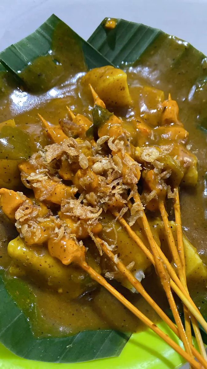 Novit_aa's tweet photo. Kalau suruh milih, pilih sate Madura atau sate Padang? https://t.co/T5xFxhwp7f