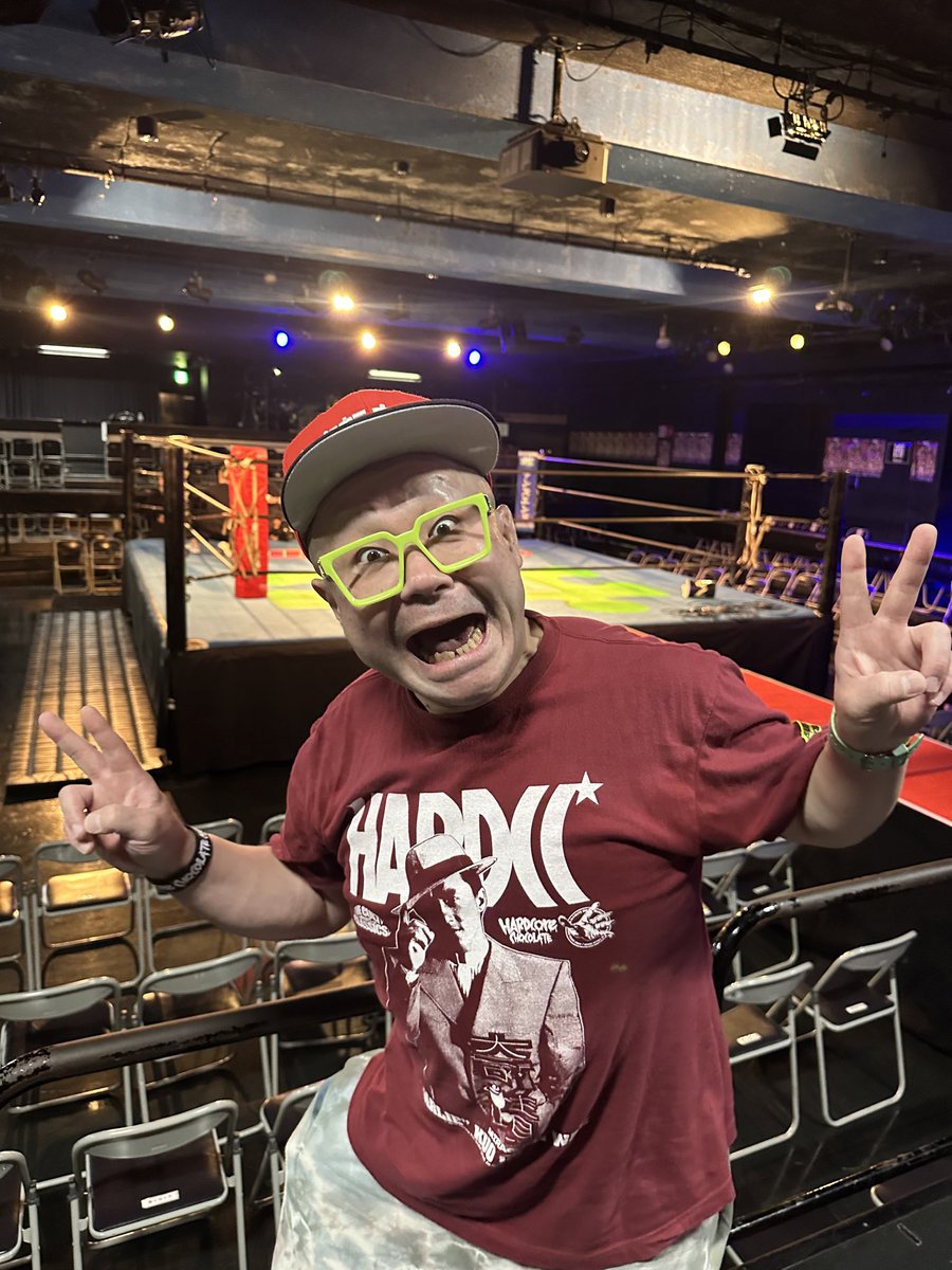 batten810's tweet photo. 一番上がったリング。
一番最初に上がったリング。
それが新宿FACE。
ちゃんとした控え室よりも
倉庫のこの景色が一番落ち着く！！！
ありがとう！さようなら！新宿FACE！💪🙅‍♂️
@shinjuku_face 
#新宿FACE
#西口プロレス https://t.co/t02PosLYvv
