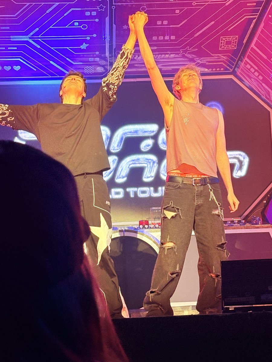 azulsgreed's tweet photo. this photo makes me so fucking emotional dip and pip you mean the world to me a https://t.co/kZnsDlRAeu