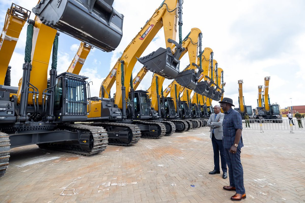 tiara_Gina254's tweet photo. President William Ruto joins Deputy President Kithure Kindiki at the landmark launch of the Dangote East Africa Petroleum Refinery and Petrochemical Special Economic Zone. #EARefineryLaunch
#AcceleratingIndustrialisation #dangoterefinery https://t.co/3hrCk4xCPU