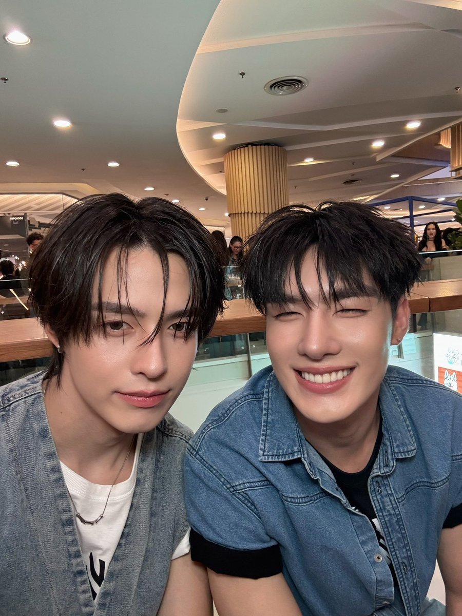 DeeHupHouse's tweet photo. พร้อมค้าบบ

GOLDENZEBRA X TEEHENG
#RobinsonSuperJeansWeekXTeeHeng https://t.co/k4TSJHjkZG