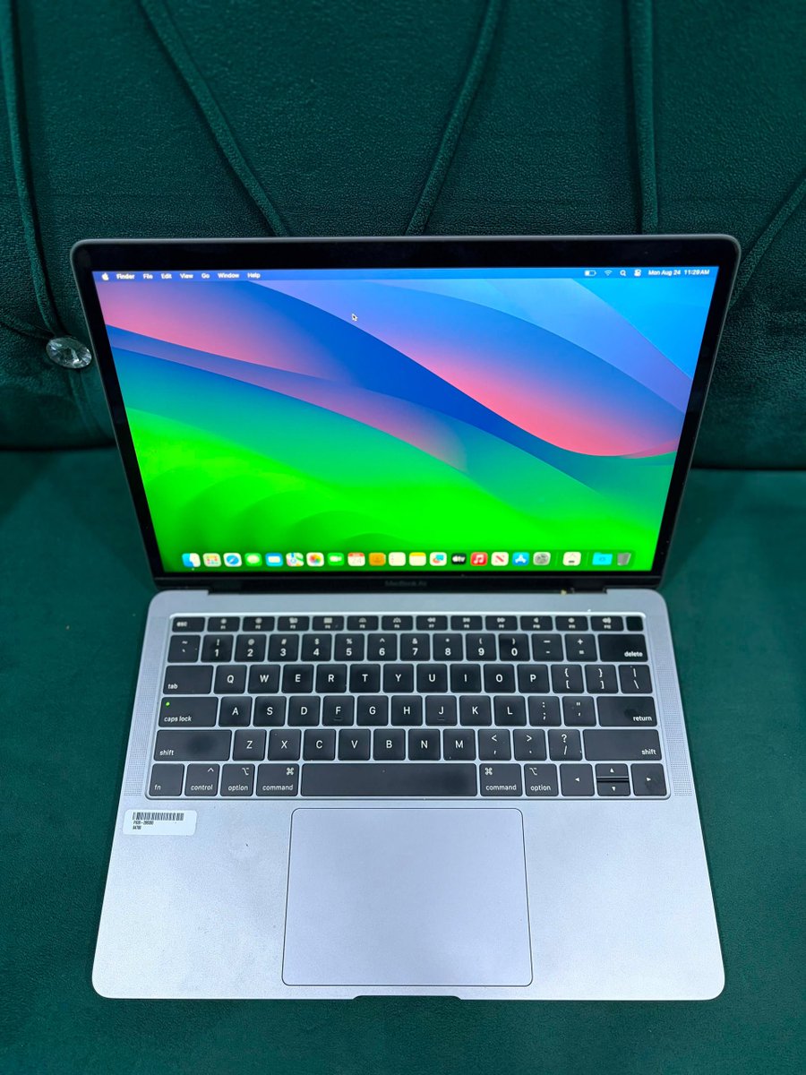 Mattock00's tweet photo. 2018 MacBook Air 13” Core i5 256GB SSD 8GB RAM Touch ID Neatness 10/10 with 🔌 @470K
#Macbook #Macbookair #tech https://t.co/TYPVRs3gDX