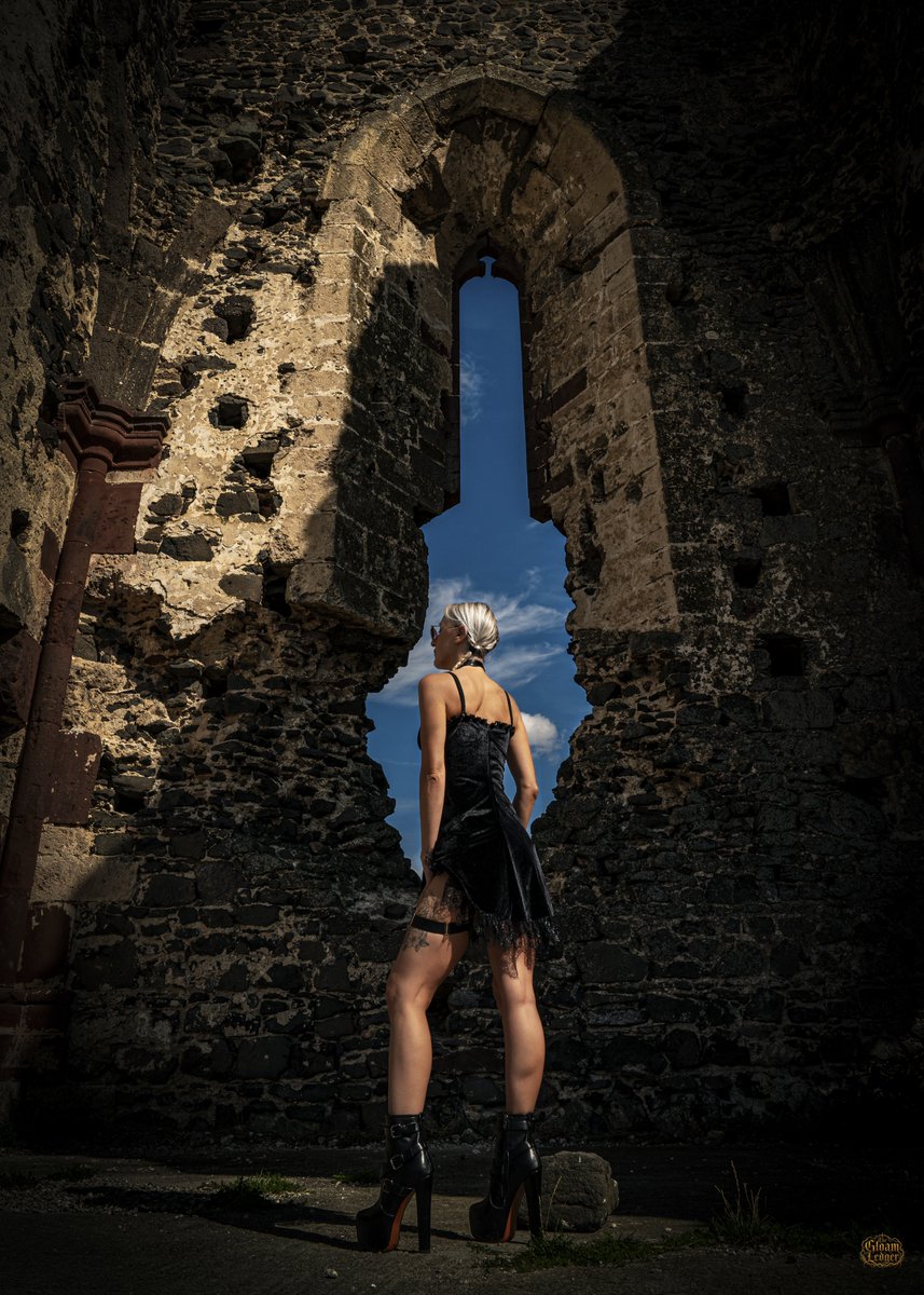 TheGloamLedger's tweet photo. Over all the hilltops
Is rest.
— Johann Wolfgang von Goethe

Nicole turns her back to the window.
Then she sits down and looks at us.

Ruin of St Andrew’s Church, Taliándörögdi.
The Gloam Ledger · Photography.
Pure photography.

#Gothic #DarkArt #TheGloamLedger #Photography https://t.co/5woALE1Hxs