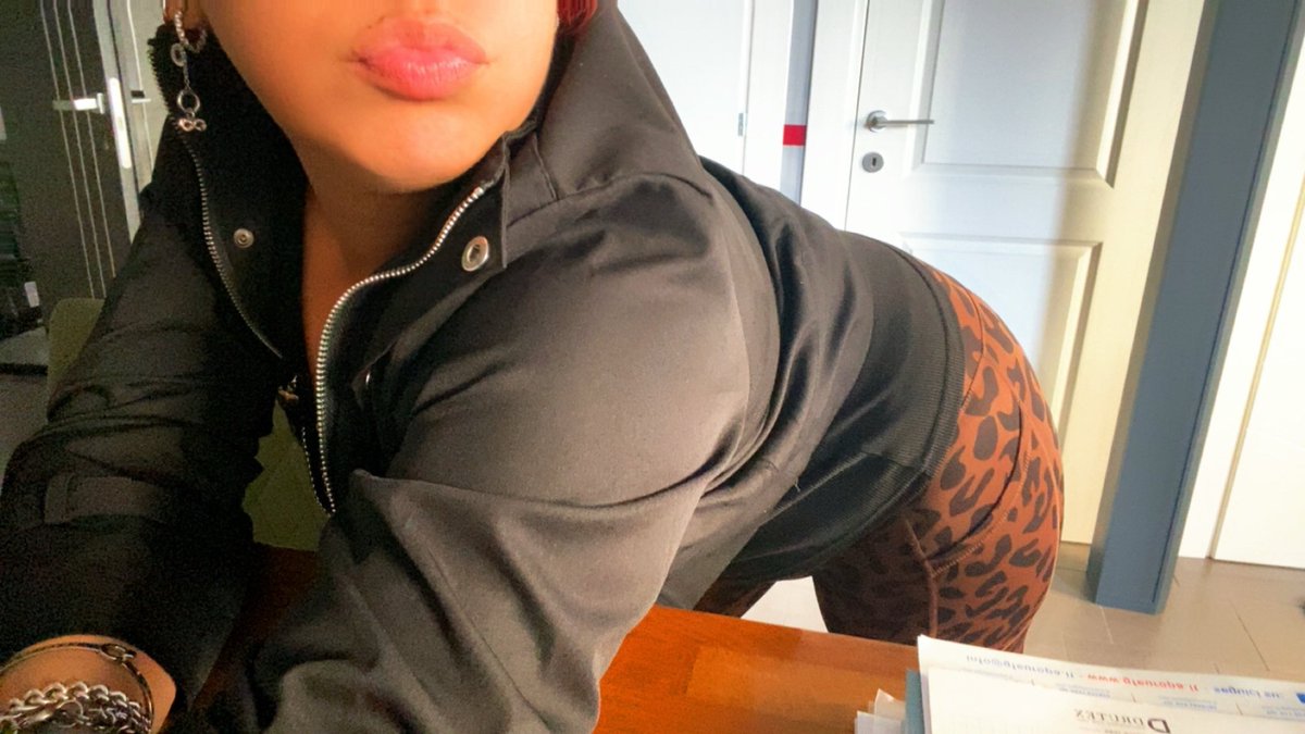 Clariss60589841's tweet photo. Oggi in #ufficio sobria
Per modo di dire..
Oggi siamo sull’aggressiv
#leopardata 🐆
Non si può esser sempre
#scolaretta o #profsexy o #segretaria
🤭🤭🤭🤭🤭🤭🤭🤭🤭
Così come pensate che stia? https://t.co/yWx3LzQZ2e